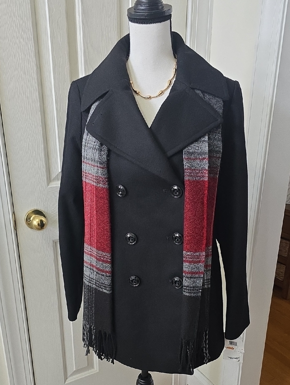 LONDON FOG BRAND WOMEN'S BLACK WINTER COAT WITH SCARF SIZE SMALL